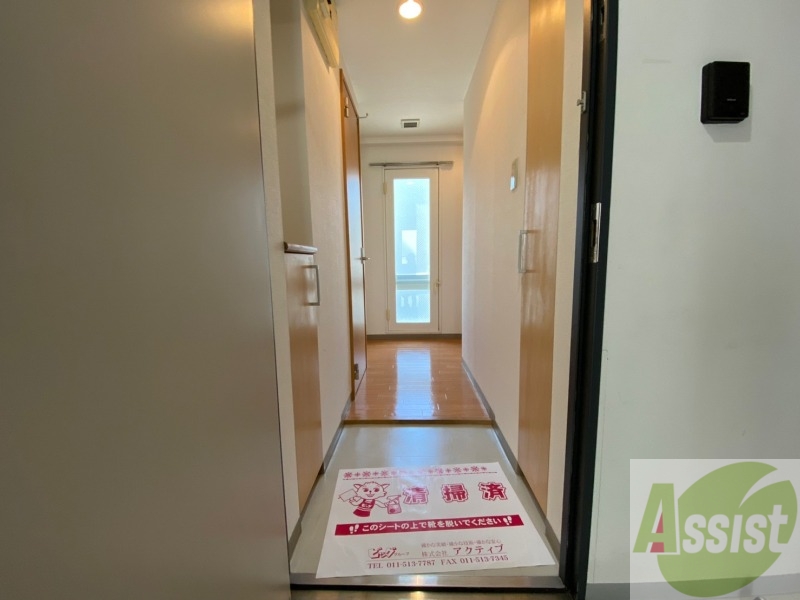 玄関　玄関の様子です。明るい印象ですね。気分もあがりそう。