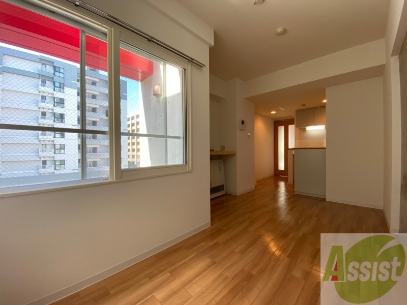 居室・リビング　リビングです。木目のフローリングが落ち着きますね。