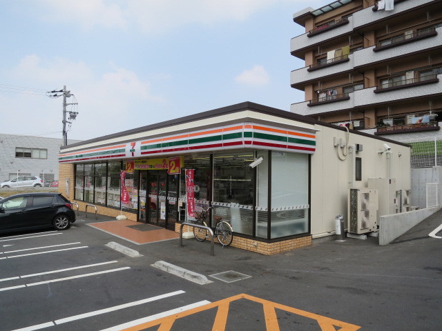 コンビニ　セブンイレブン横浜市ヶ尾東店（コンビニ）まで680m