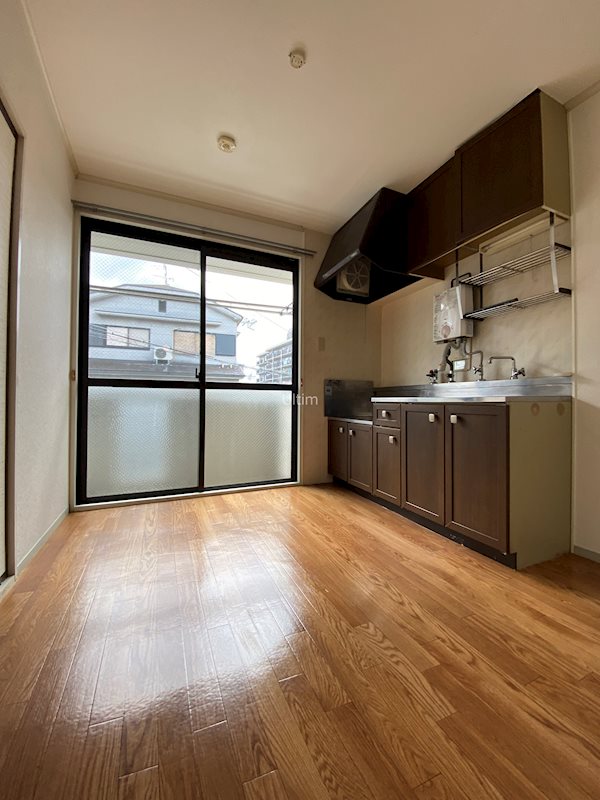 居室・リビング　※他の部屋の写真です