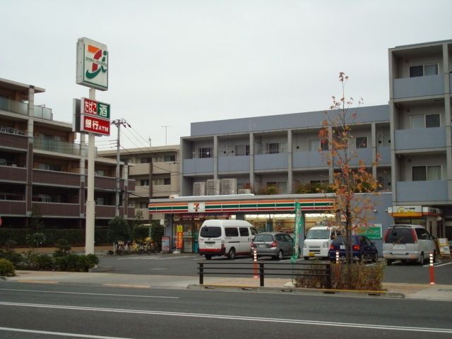 コンビニ　セブンイレブン（コンビニ）まで949m