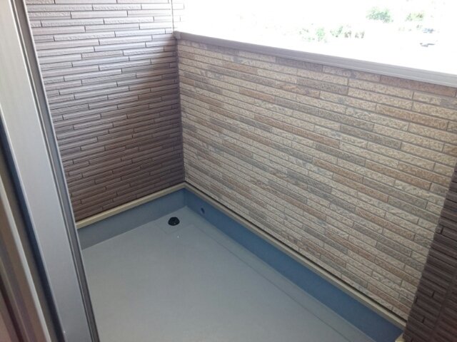 バルコニー　開放的で明るい空間を演出してくれるバルコニーです