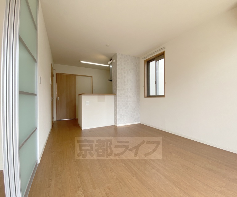 居室・リビング　南向きの明るいＬＤｋです。角部屋で２面窓があり風が通ります。