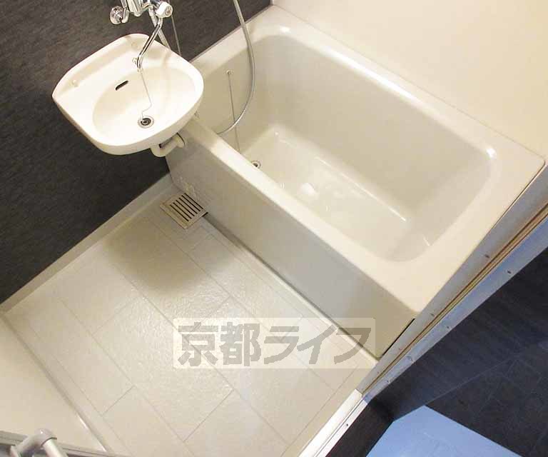 バス・シャワールーム　綺麗なバスルームです・