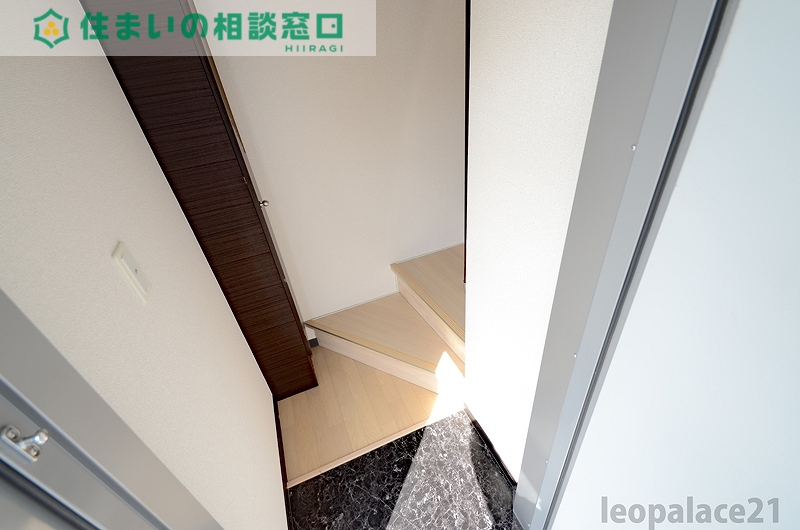 玄関　実際のお部屋と異なる場合がございます。