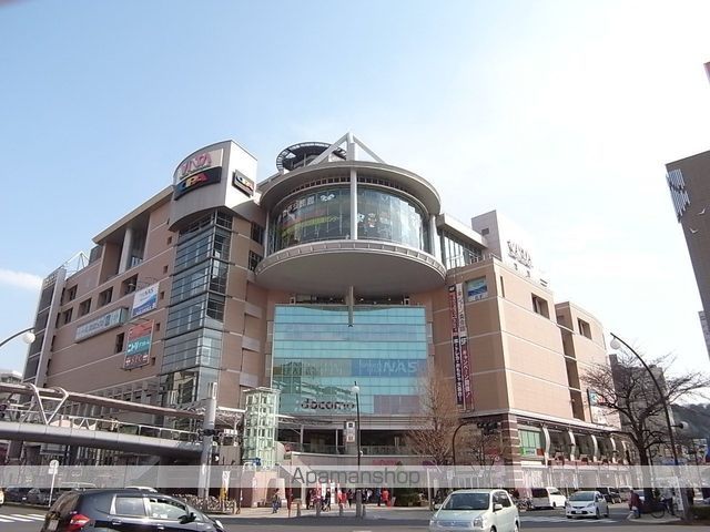 ショッピングセンター　聖蹟桜ヶ丘オーパ（ショッピングセンター）まで381m