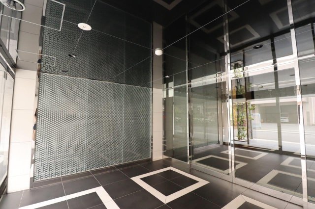 エントランス　落ち着いたエントランスです