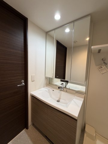 洗面設備　コンパクトで使いやすい洗面所