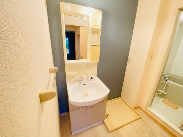 洗面設備　同一建物内２０１号室内装写真転載