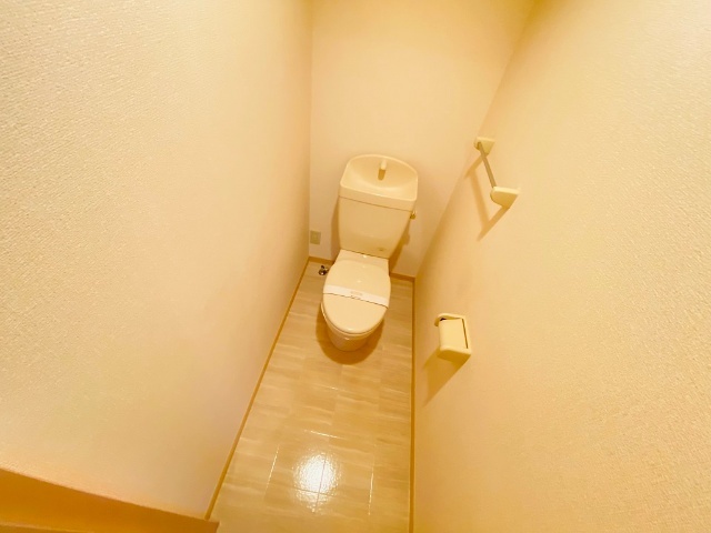 トイレ　同一建物内２０１号室内装写真転載