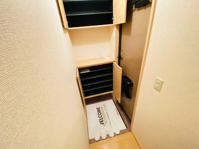 玄関　同一建物内２０１号室内装写真転載ｖ