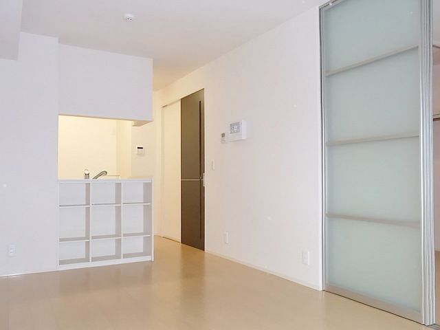 居室・リビング　★カウンター部収納棚付き★