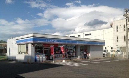 コンビニ　ローソン高松花ノ宮町店さん（コンビニ）まで210m