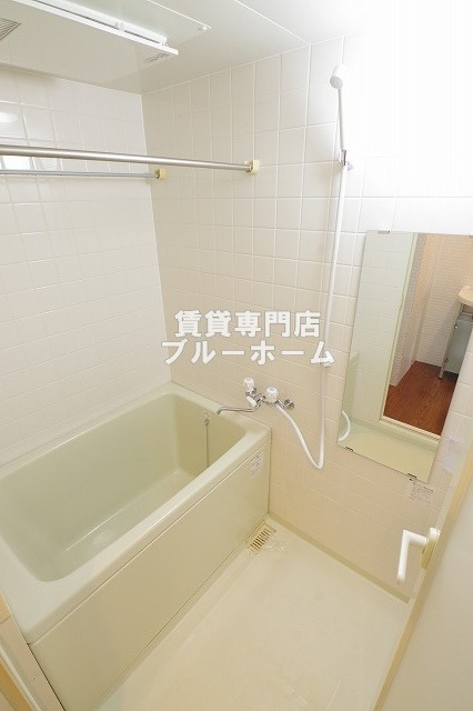 バス・シャワールーム　浴室乾燥付き！