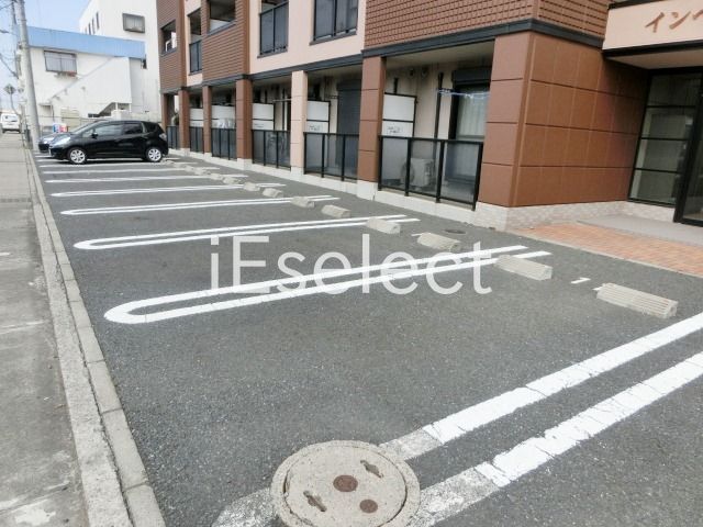 駐車場　敷地内に駐車場あります。