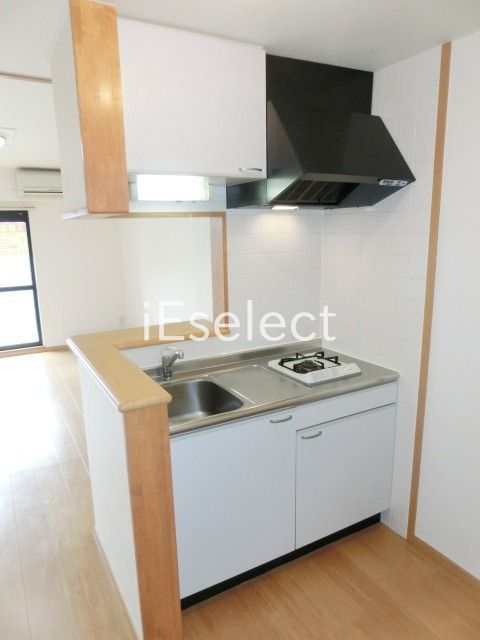 キッチン　カウンターキッチンで話しながらお料理できます。