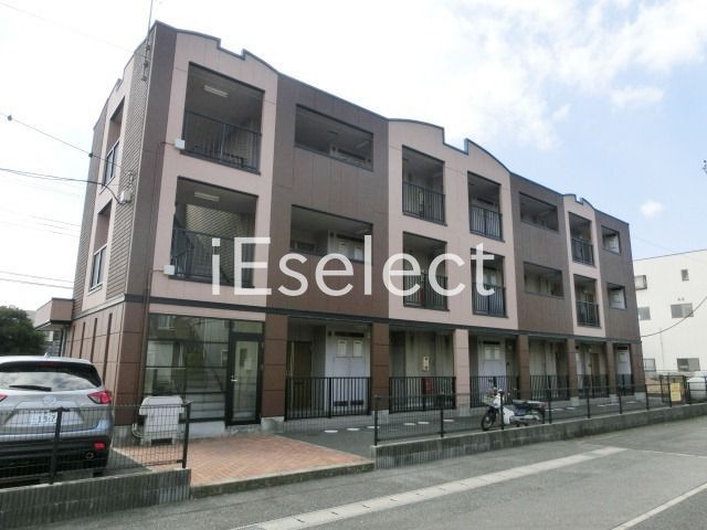 建物外観　車通勤の方などにおススメです。