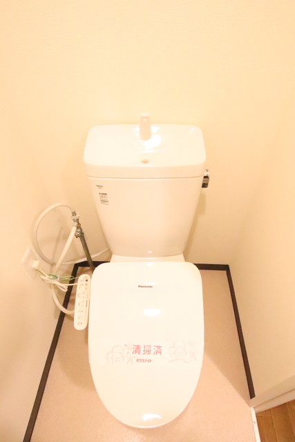 トイレ　洗浄便座付きトイレ