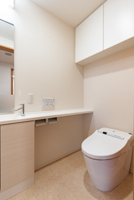 トイレ　※写真は同タイプ住戸です。