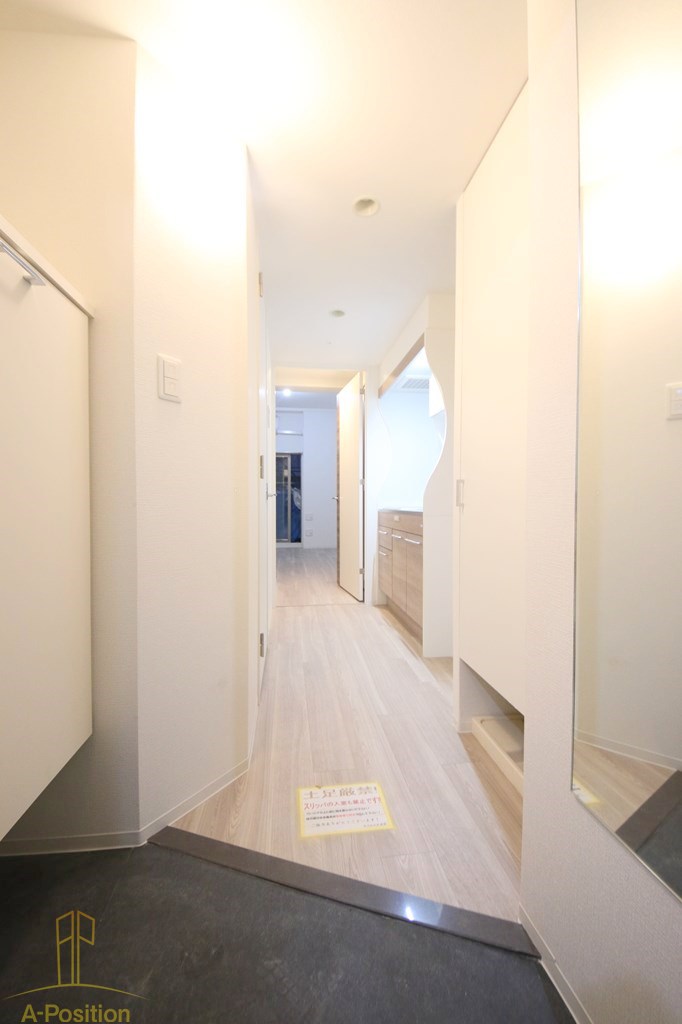 玄関　セレニテ堺筋本町リアン