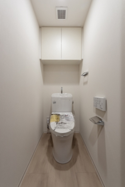 トイレ　※写真は同タイプ住戸です。