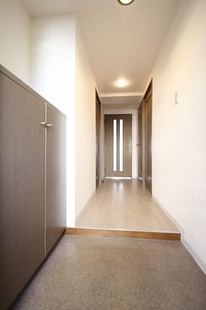 玄関　同物件別号室のものです。