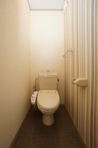 トイレ　温水洗浄暖房便座