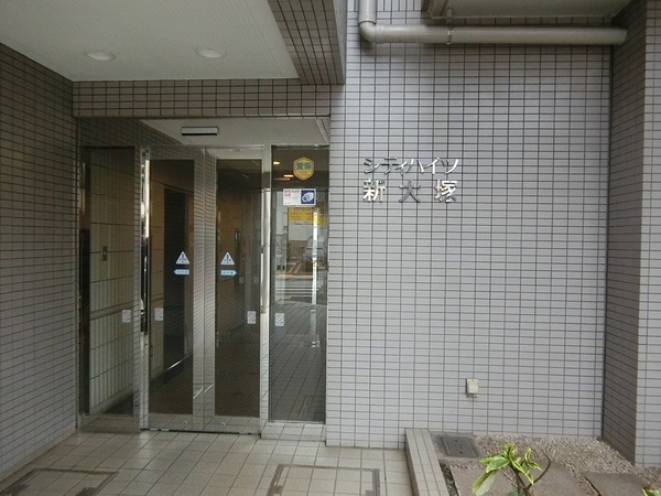 エントランス　落ち着いたエントランスです