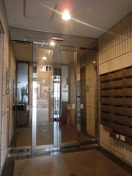 エントランス　建物の内部です