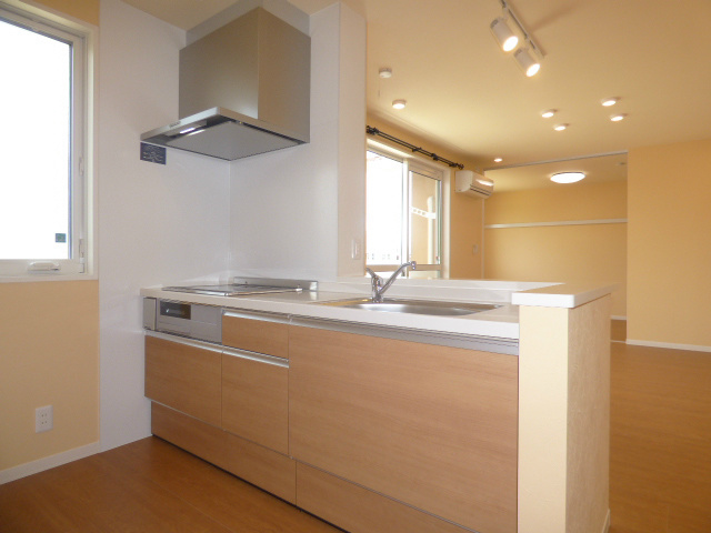 キッチン　独自の機能性と造り付け家具のようなデザインで、幅広い方にご満