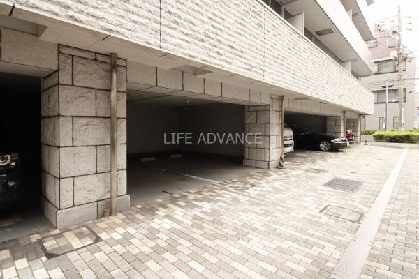 駐車場　エントランス