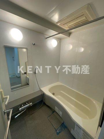 バス・シャワールーム　コンパクトで使いやすいお風呂です