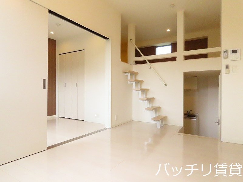 居室・リビング　画像は別号室の為、現状優先となります。