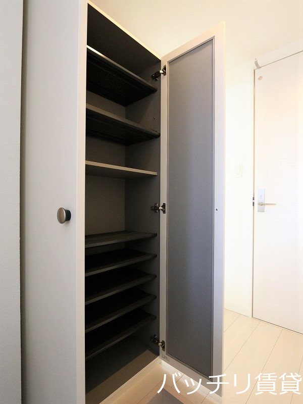 玄関　画像は別号室の為、現状優先となります。