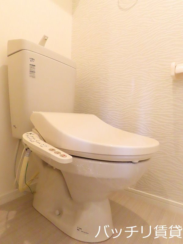 トイレ　画像は別号室の為、現状優先となります。