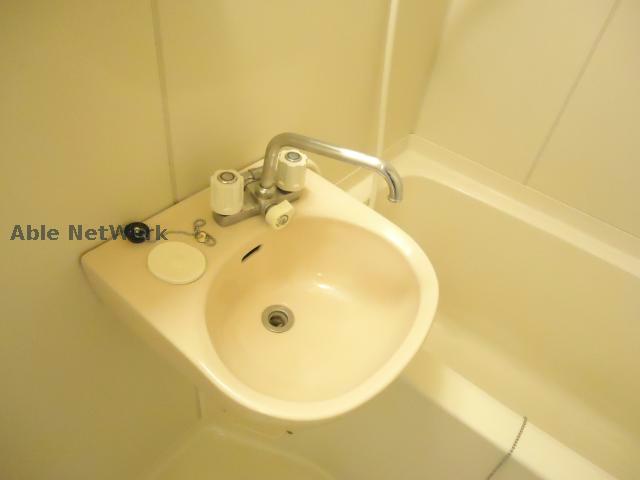 洗面設備　※同物件別部屋の写真です。