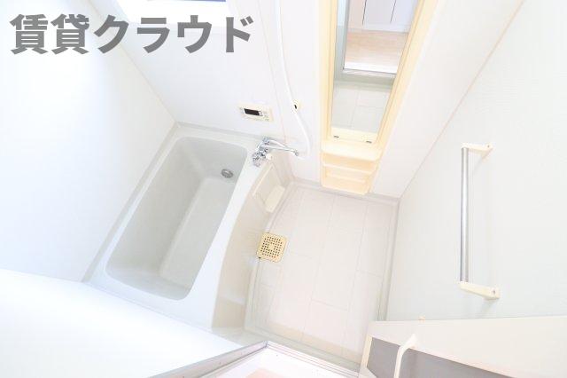 バス・シャワールーム　コンパクトで使いやすいお風呂です