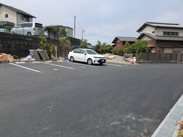 駐車場　敷地が広く停めやすい駐車場