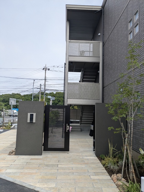 エントランス　★オートロックで防犯面も安心★