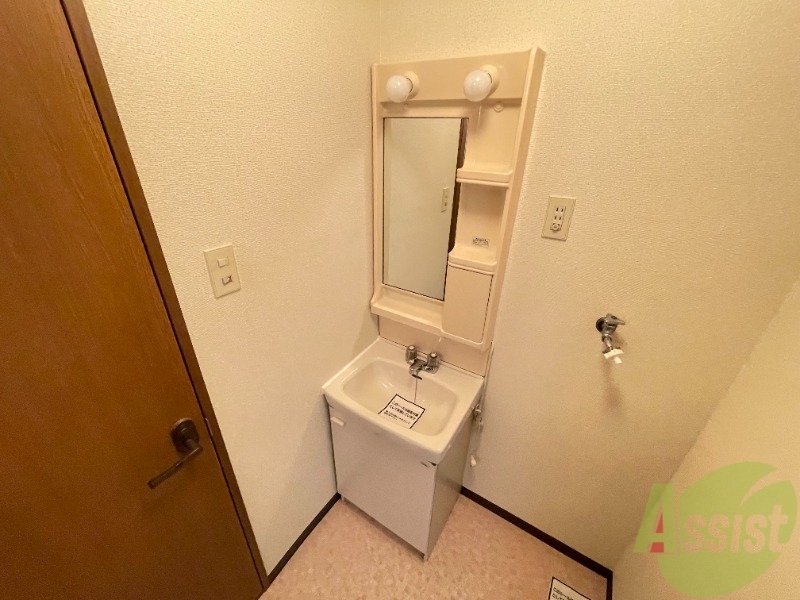 洗面設備　コンセントもあって便利です！！