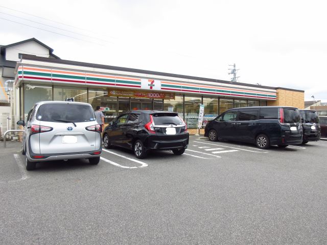 コンビニ　セブンイレブン（コンビニ）まで800m