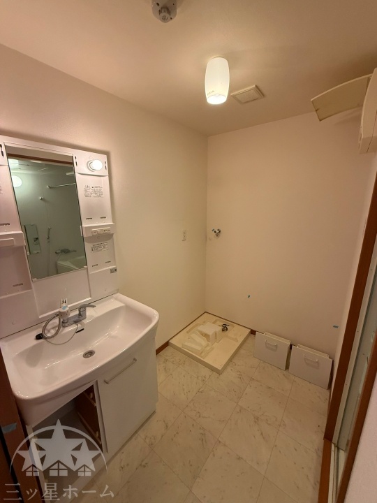 洗面設備　使いやすい洗面所です