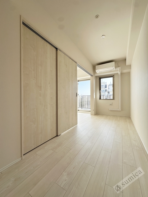 バルコニー　階数により内装色が異なります