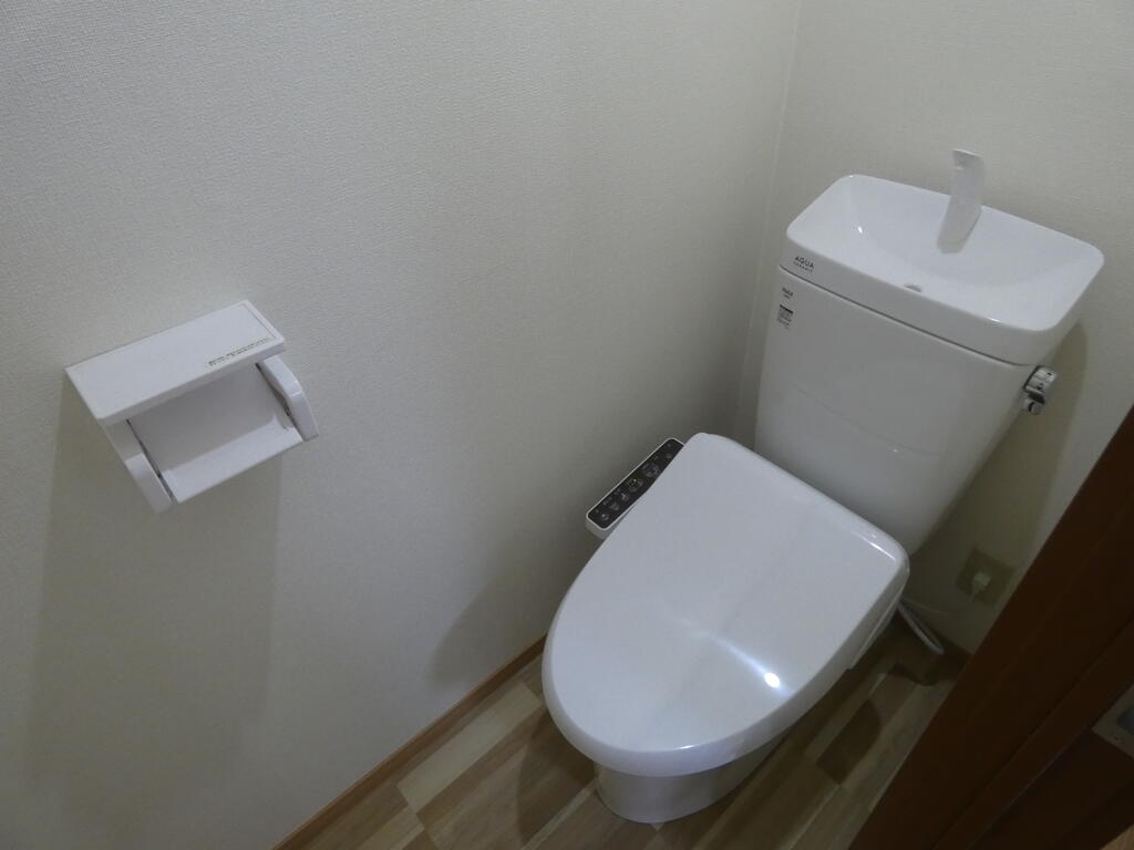 トイレ　温水洗浄便座