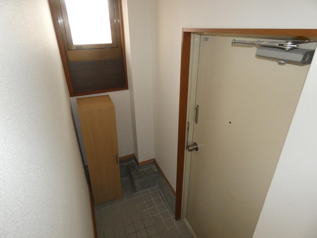 玄関　玄関内部