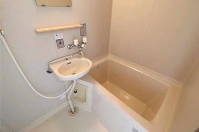 バス・シャワールーム　ゆったり過ごせるお風呂です