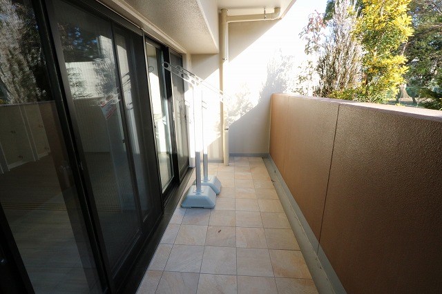 バルコニー　テラスから駐車場へ出入りできます♪