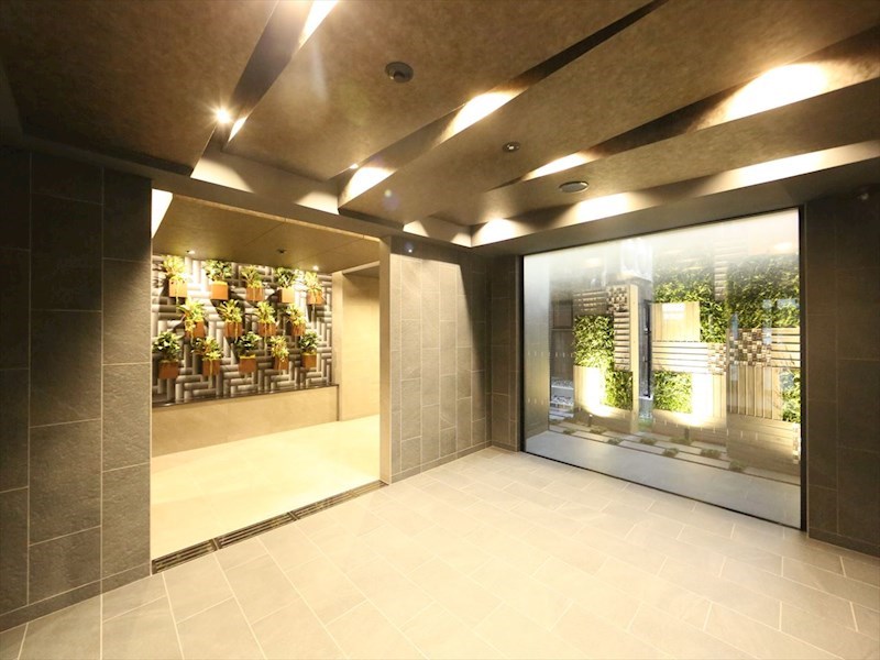 エントランス　エントランス　オートロック　宅配ＢＯＸ　防犯カメラ