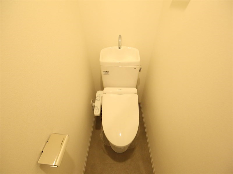 トイレ　温水洗浄暖房便座付トイレ