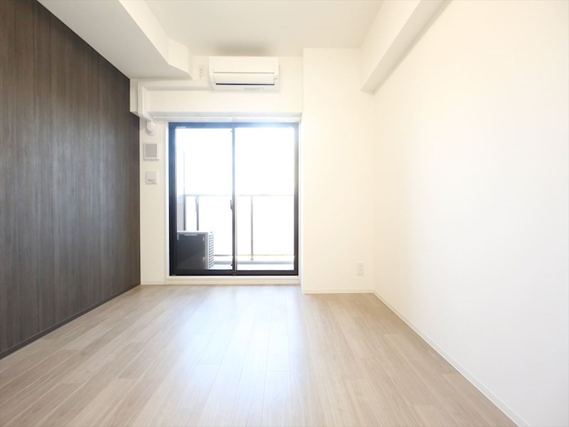 バルコニー　洋室6.5帖　エアコン完備　バルコニー